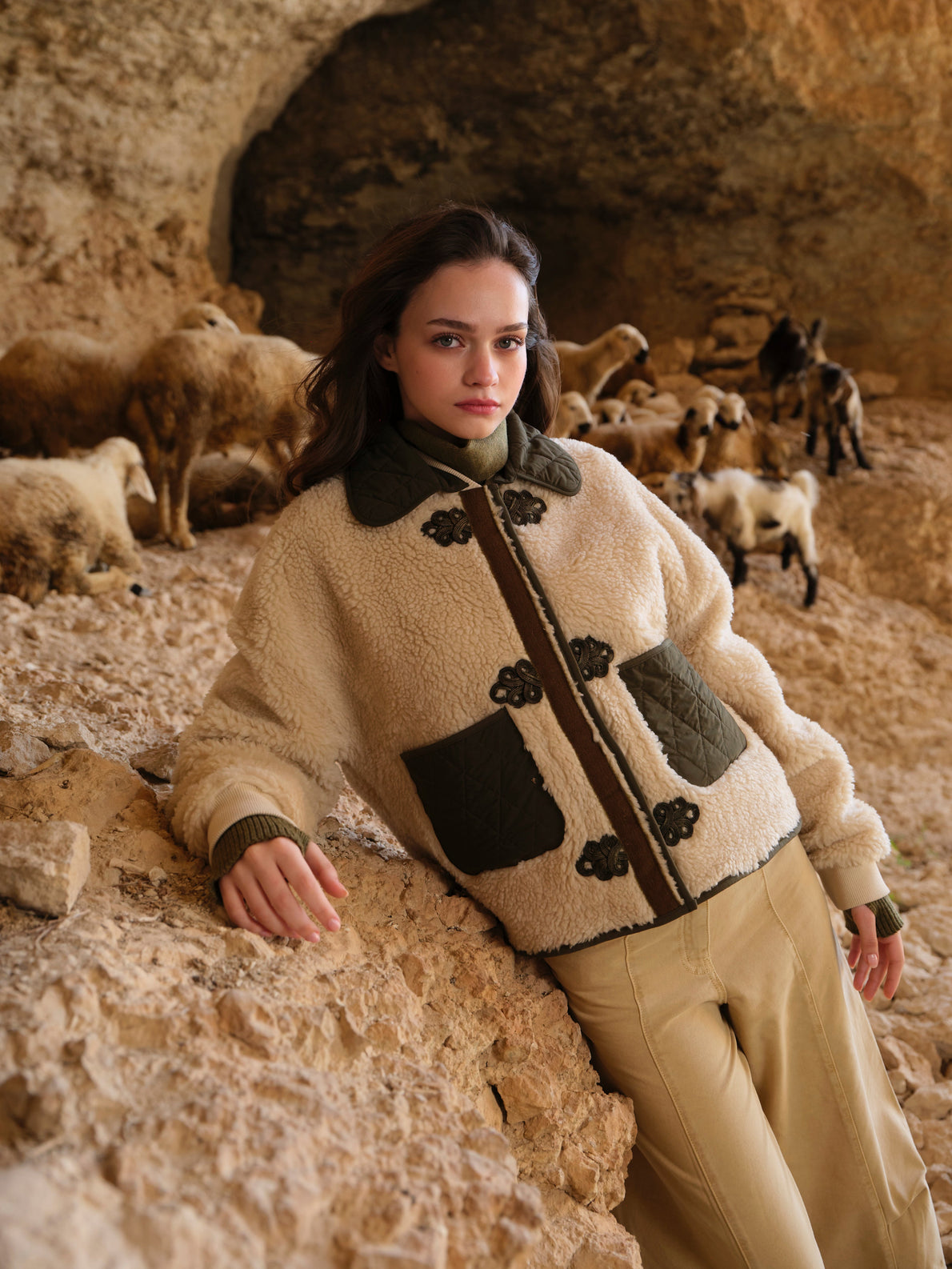 CORAS DETACHABLE-COLLAR JACKET