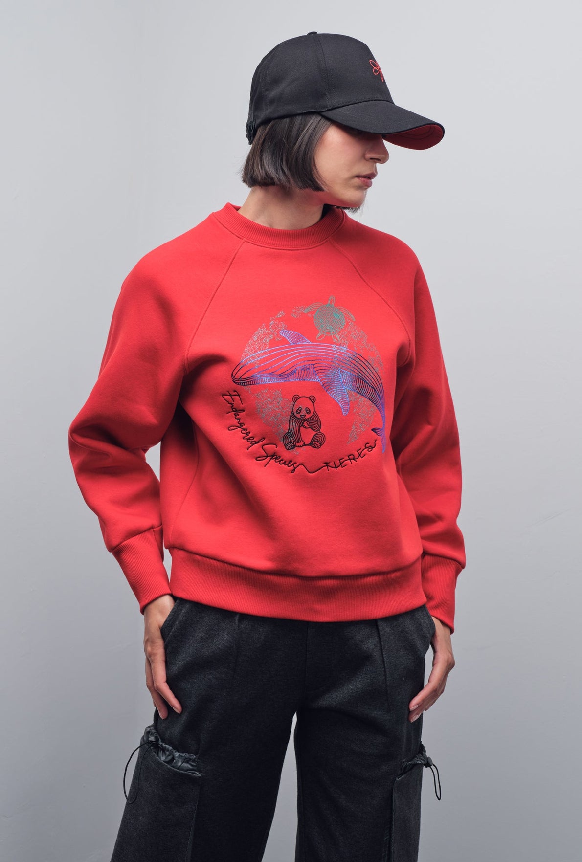 SOLID GRAPHIC SWEATSHIRT