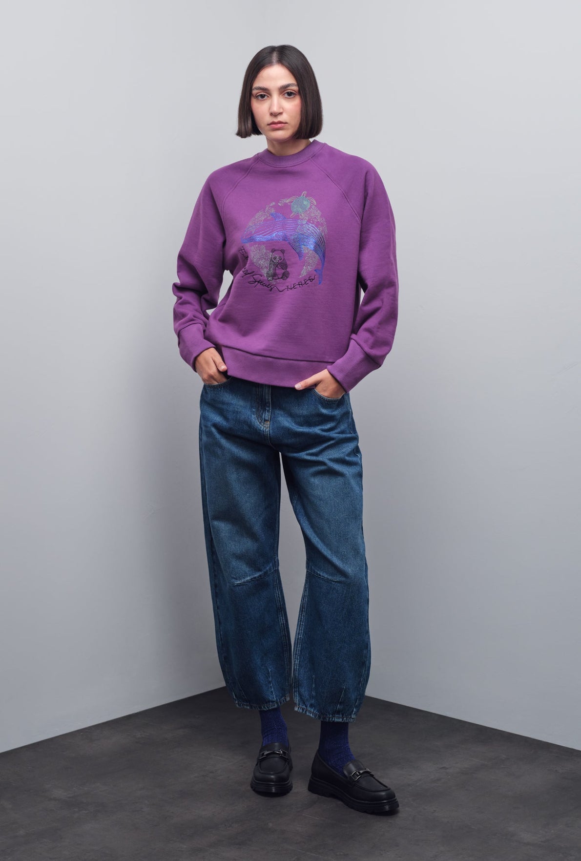 SOLID GRAPHIC SWEATSHIRT