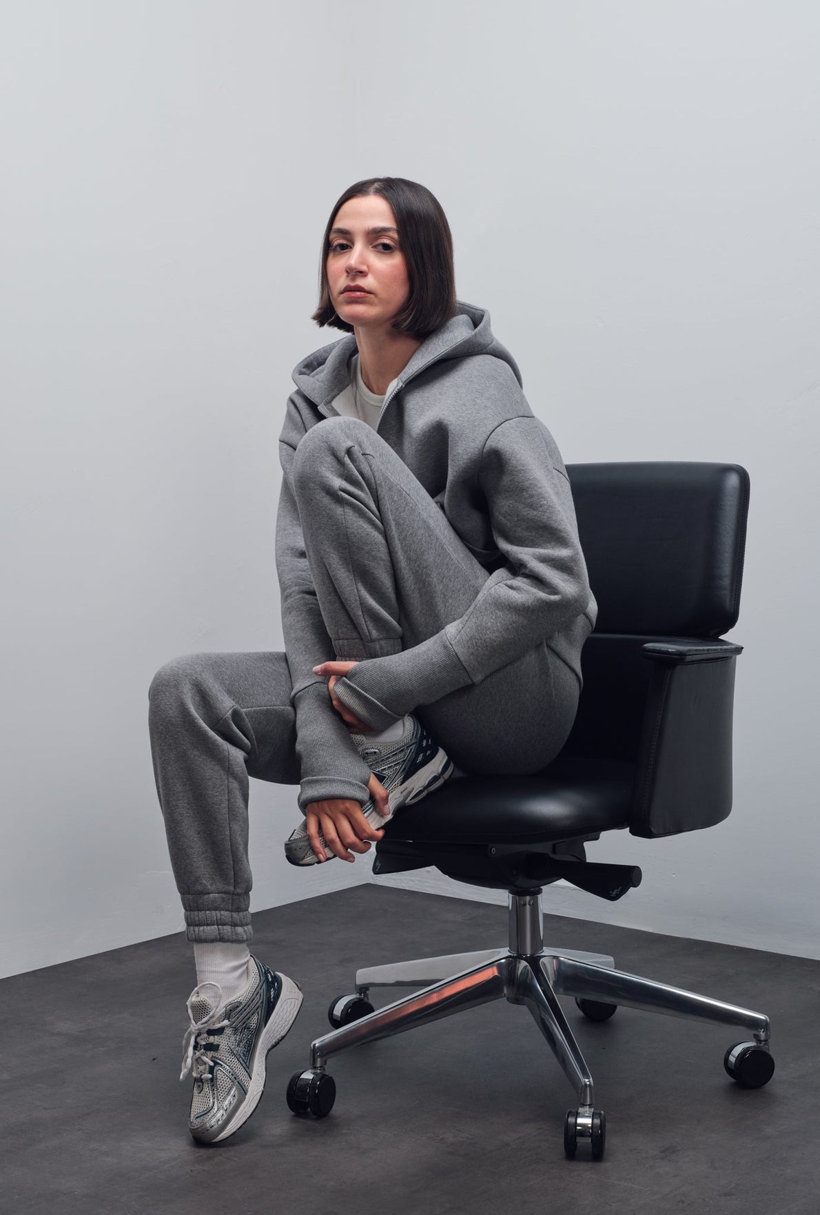 SOLIN SIGNATURE ZIP-UP HOODIE