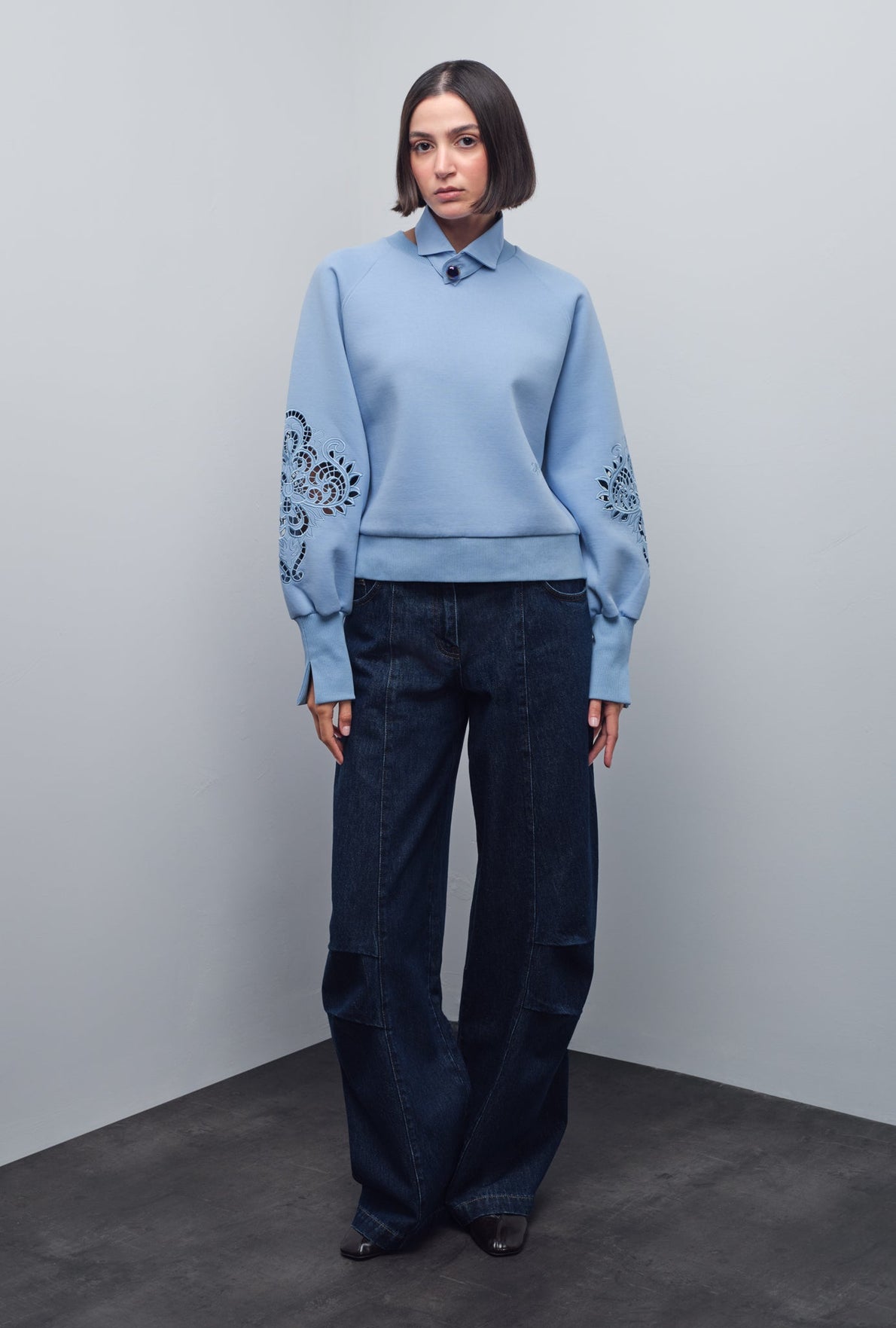 TELEN CUTWORK SWEATSHIRT