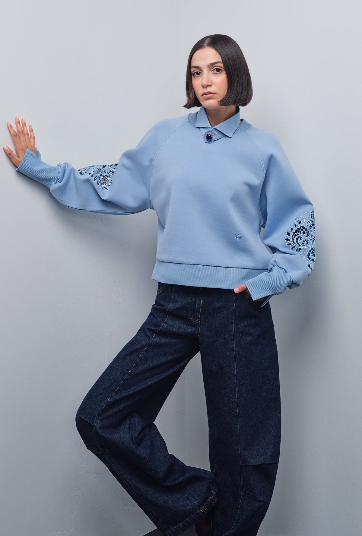 TELEN CUTWORK SWEATSHIRT