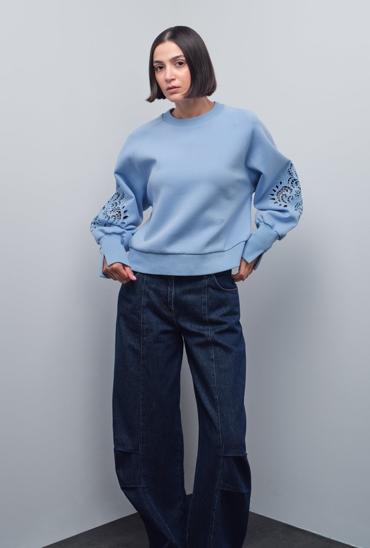 TELEN CUTWORK SWEATSHIRT